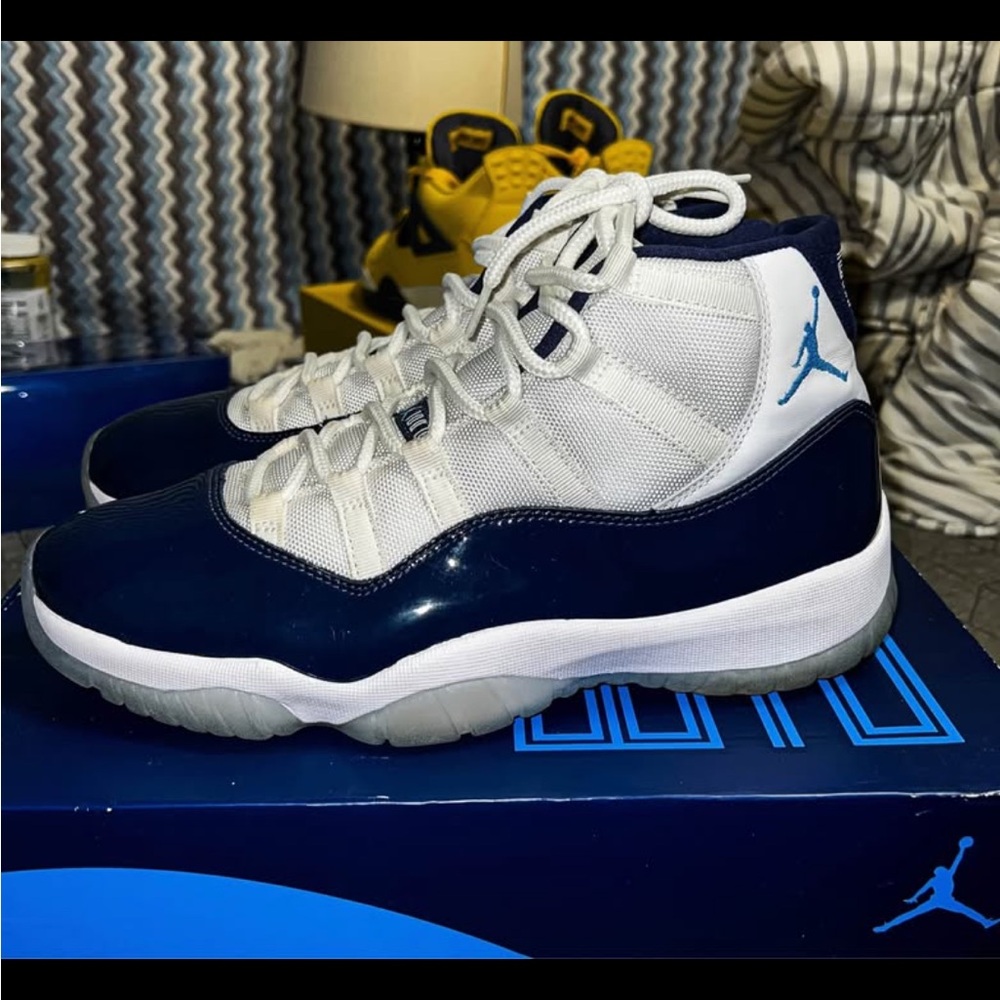 Jordan win like 82’ Men's size 11.5